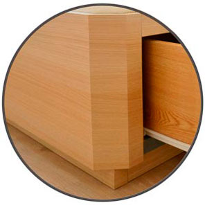 detalle de las esquinas Chaflan en la cama de madera con cajones