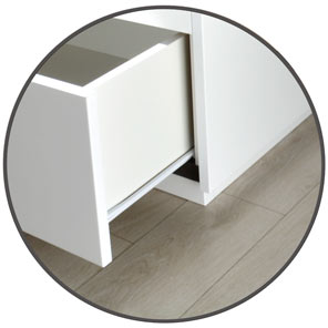 Detalle del zócalo de cierre al suelo perimetral