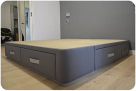 Cama con cajones montada en San Sebastián