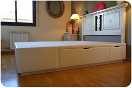 Cama con cajones montada en Barcelona