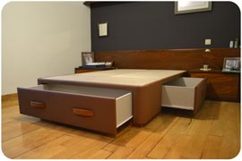 Cama de matrimonio de 135x190 con cajones montada en Navarra