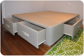 Cama con 6 cajones color ceniza montada en Vizcaya