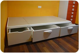 Canapé individual con cajones laterales acabado en madera Luxe