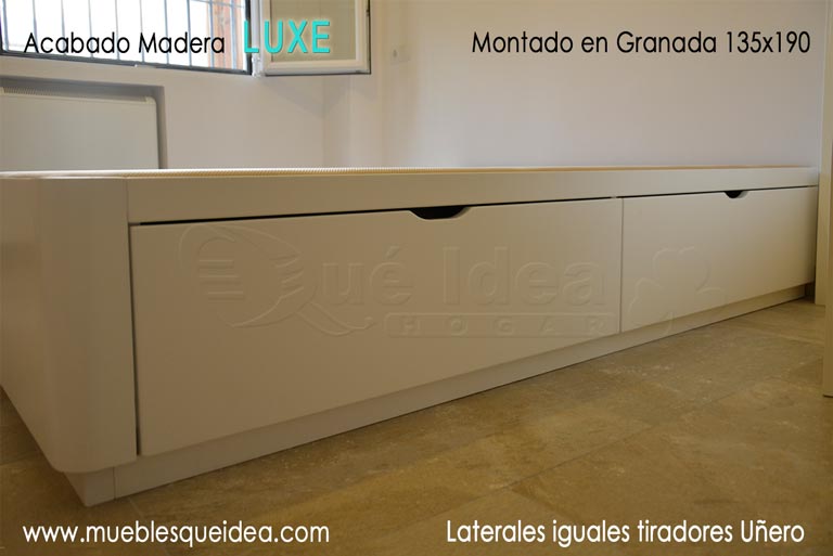 ejemplo de canapé con cuatro cajones iguales con tiradores Uñero de matrimonio de 135x190 cm en madera montado en Granada