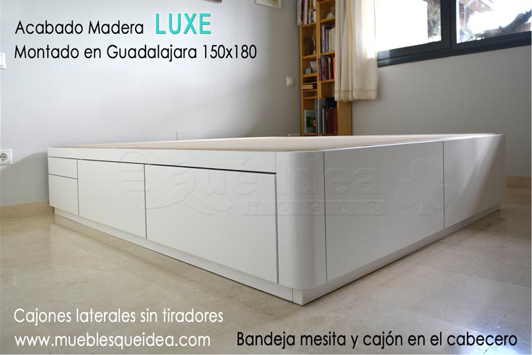 Ejemplo de montaje en casa de cliente de un canapé con cajones laterales y mesita bandeja acabado en madera lacada montado en Guadalajara