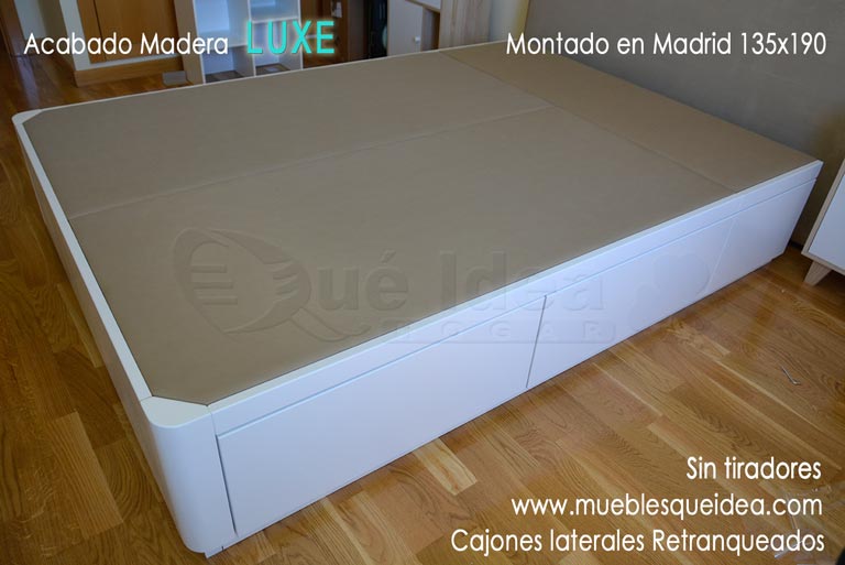Montaje realizado en Madrid en casa de un cliente de un canapé modelo Cajones Laterales acabado en madera CML6-ZR