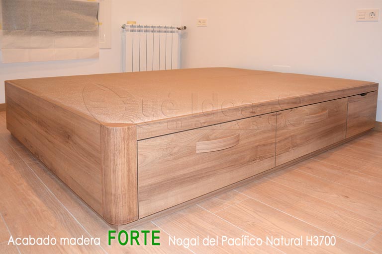 canapé de cajones laterales retranqueados con tiradores Curvos color Nogal del Pacífico