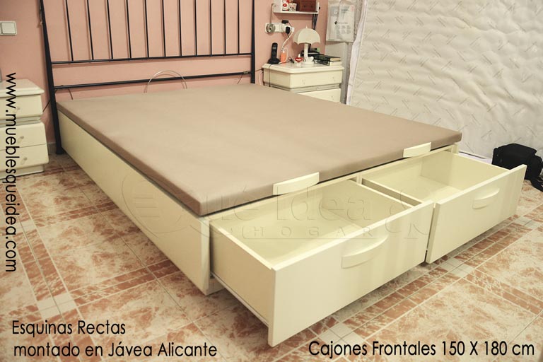 Ejemplo montado en Jávea Alicante de un Canapé de tapa abatible de matrimonio de 150x180 en madera lacada acabado Luxe con esquinas rectas.